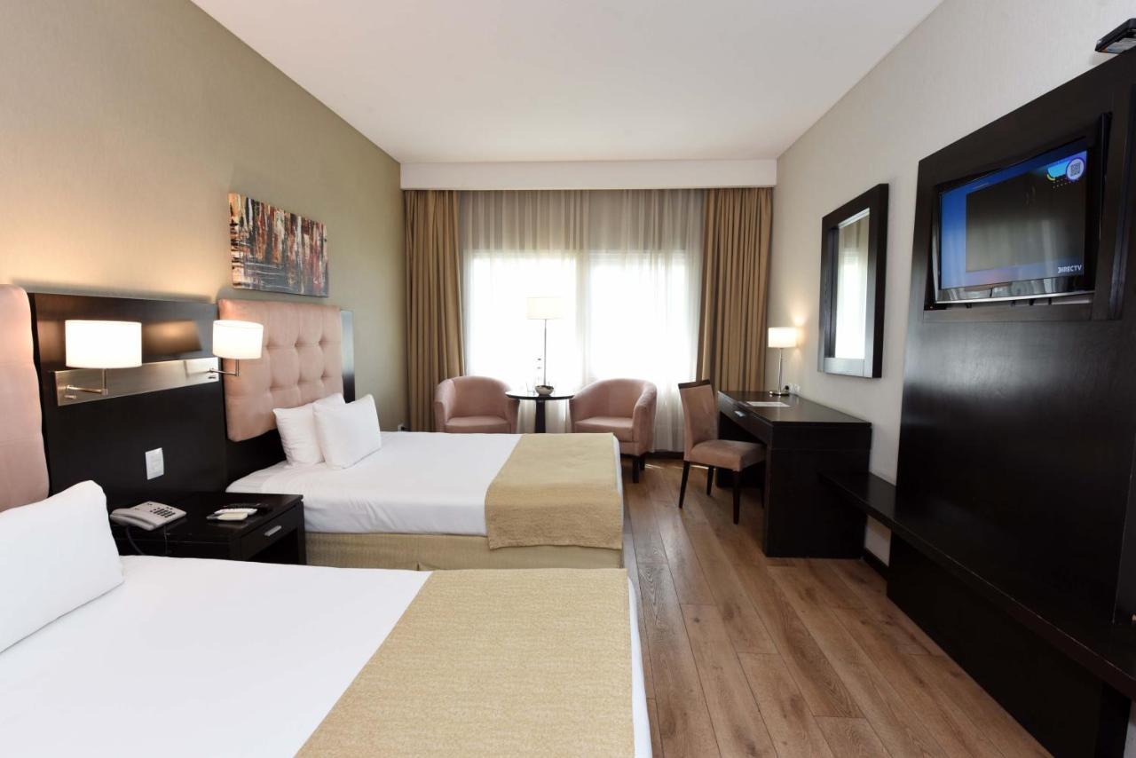 Howard Johnson Resort & Convention Center Ezeiza Esterno foto