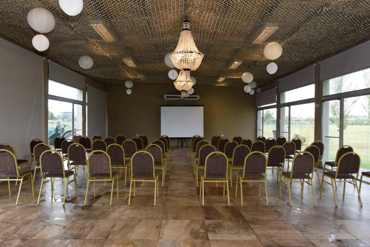 Howard Johnson Resort & Convention Center Ezeiza Esterno foto